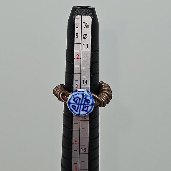 Vintage Wire Wrapped Ceramic Blue/White Ring Size 4 or 4.5 - Picture 6 of 8